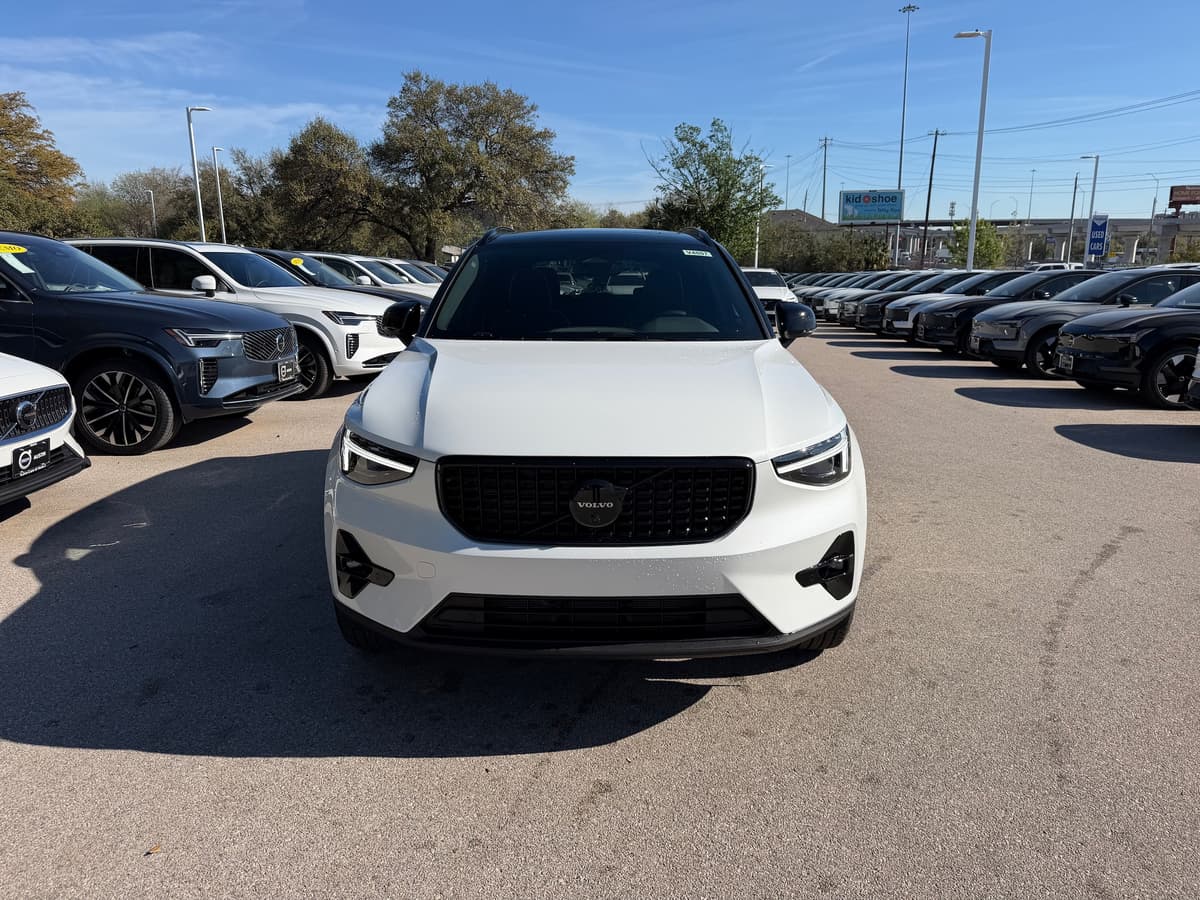 2026 Volvo XC40 - Image 6