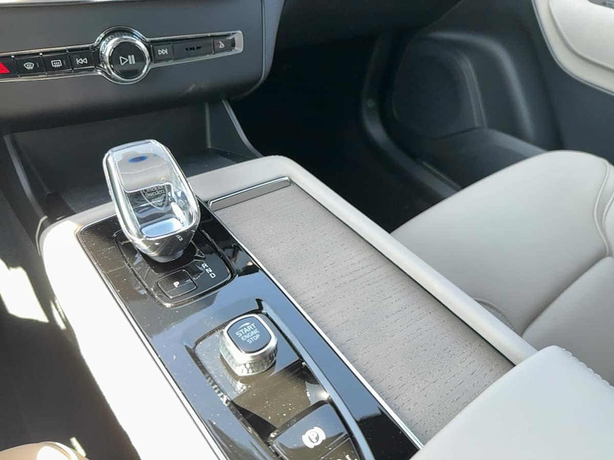 2026 Volvo XC90 - Image 23