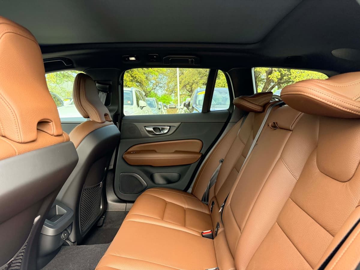 2026 Volvo V60 Cross Country - Image 14