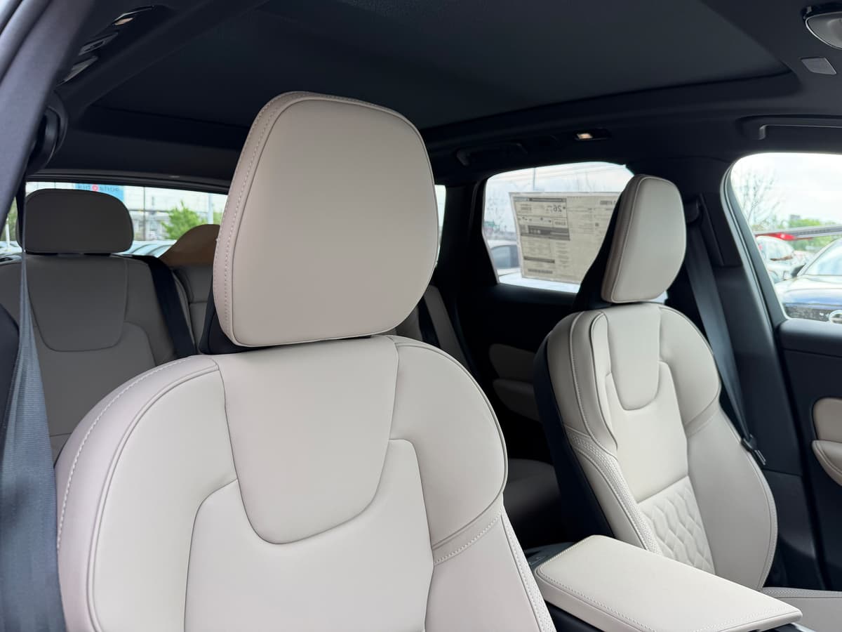 2026 Volvo XC60 - Image 9