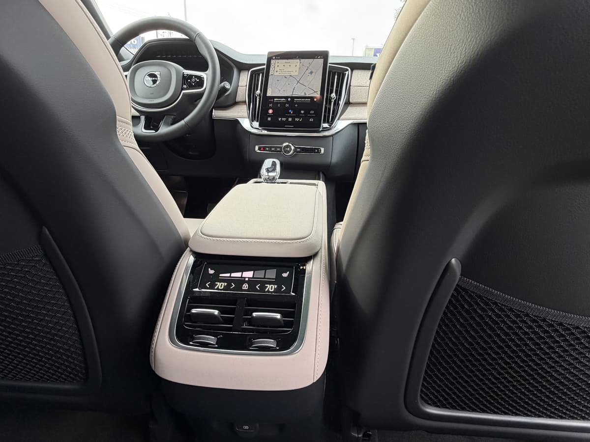 2026 Volvo XC90 - Image 12