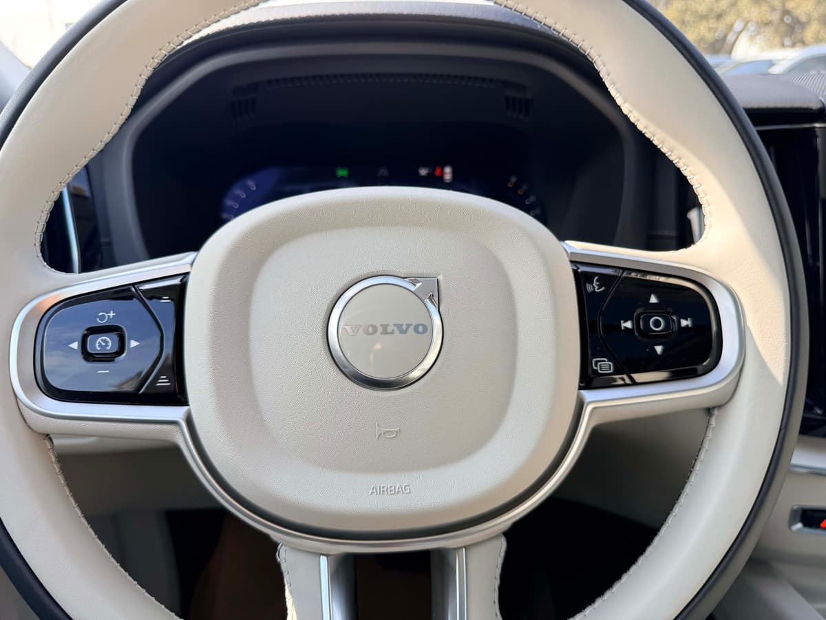 2026 Volvo XC60 - Image 19