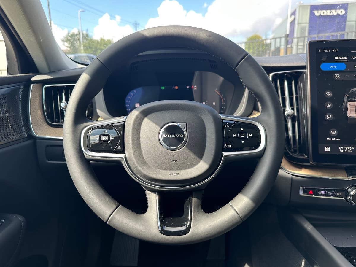 2026 Volvo XC60 - Image 14