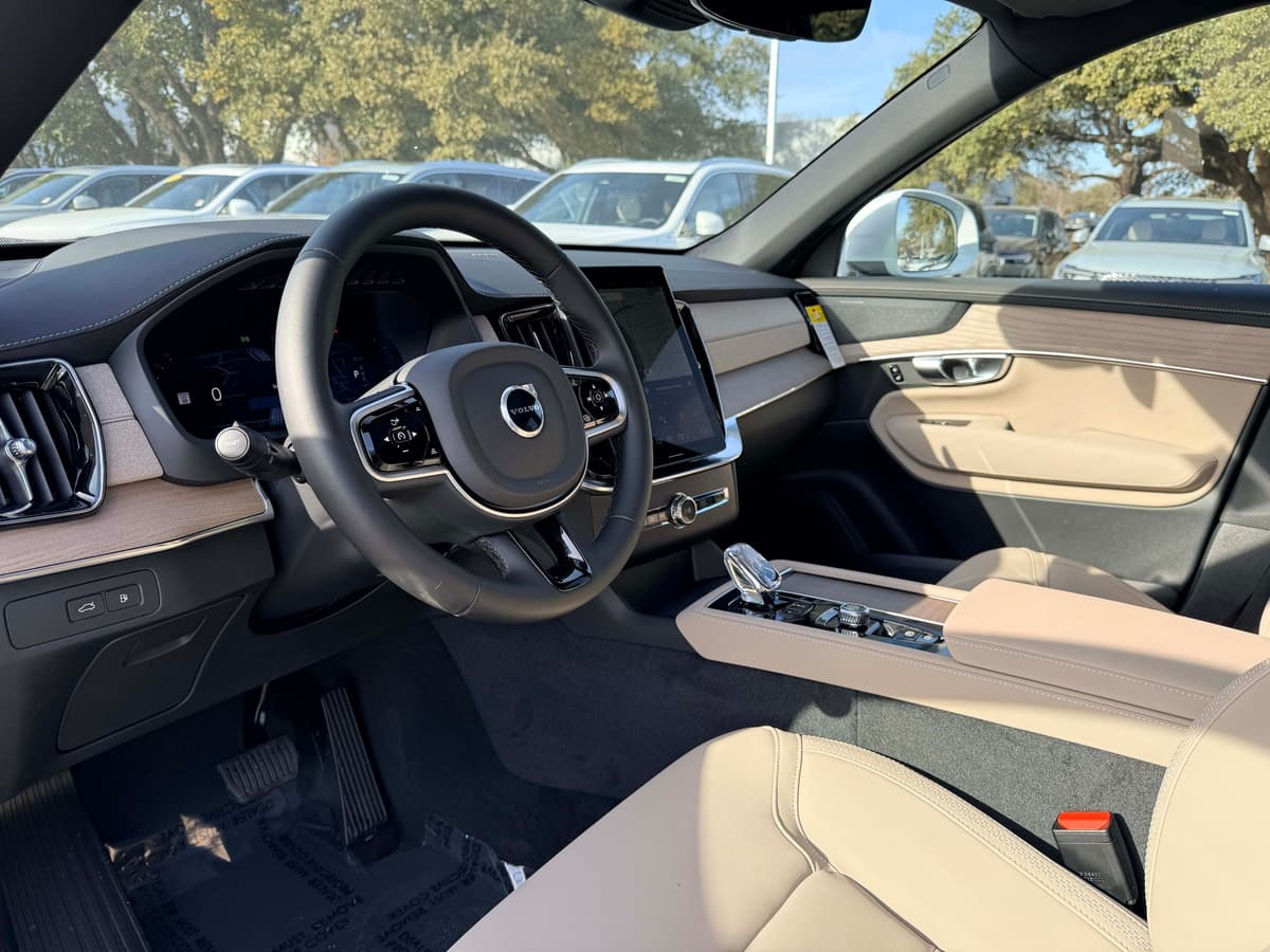 2026 Volvo XC90 plug-in hybrid - Image 11