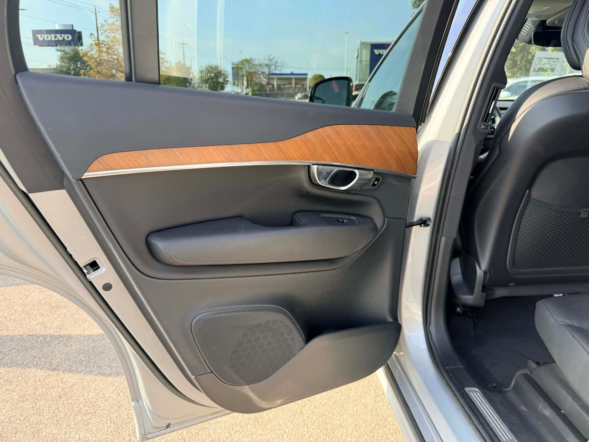 2023 Volvo XC90 Recharge Plug-In Hybrid - Image 13