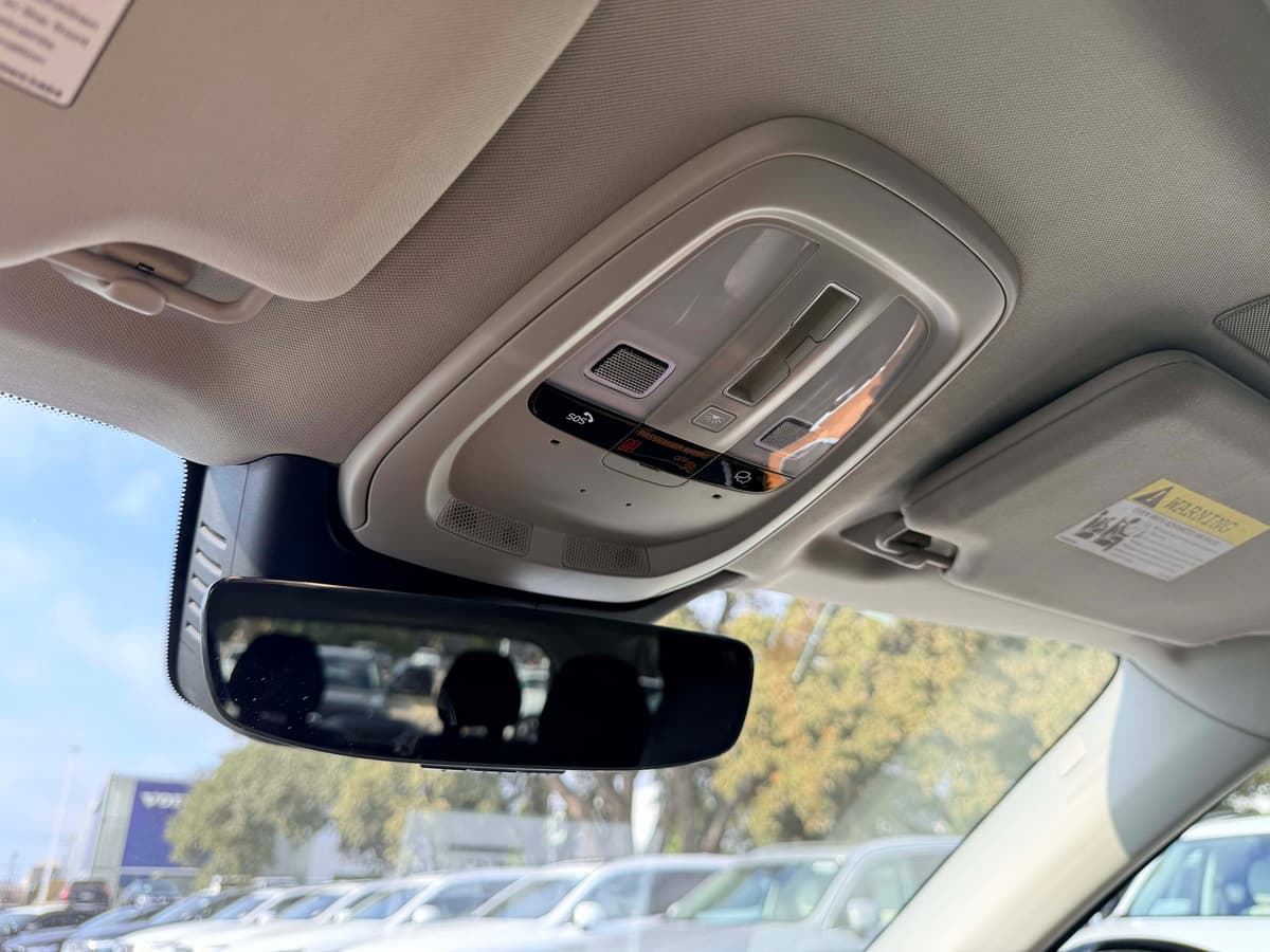 2023 Volvo XC90 Recharge Plug-In Hybrid - Image 24