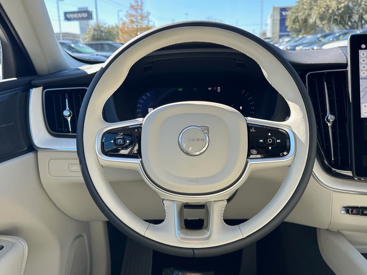 2026 Volvo XC60 - Image 14