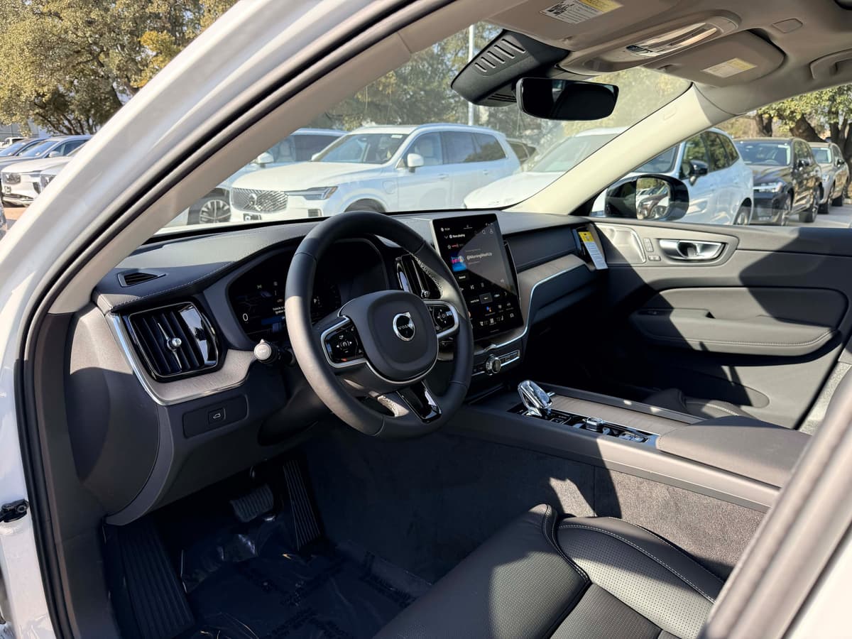 2026 Volvo XC60 - Image 11