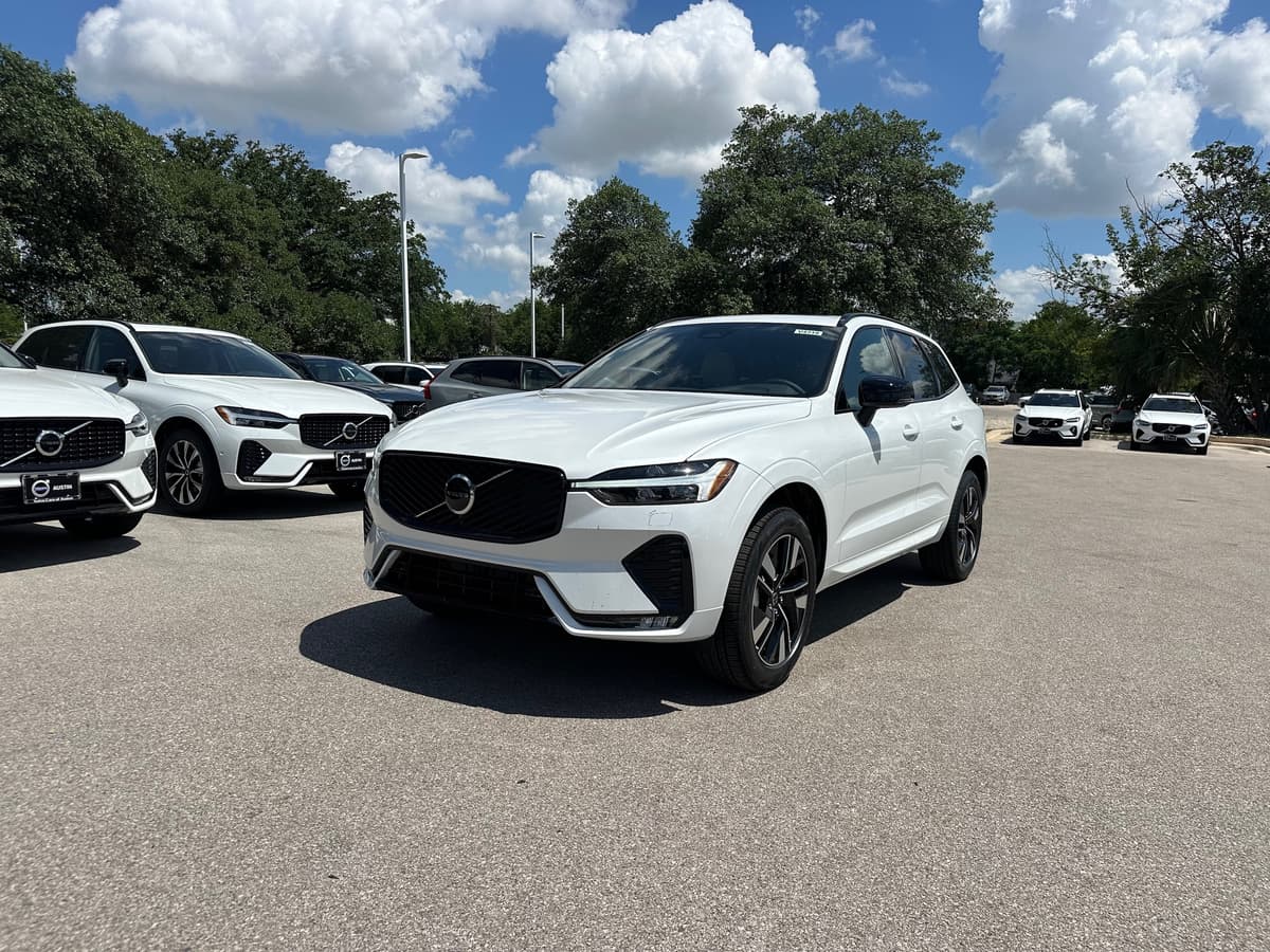 2026 Volvo XC60 - Image 2