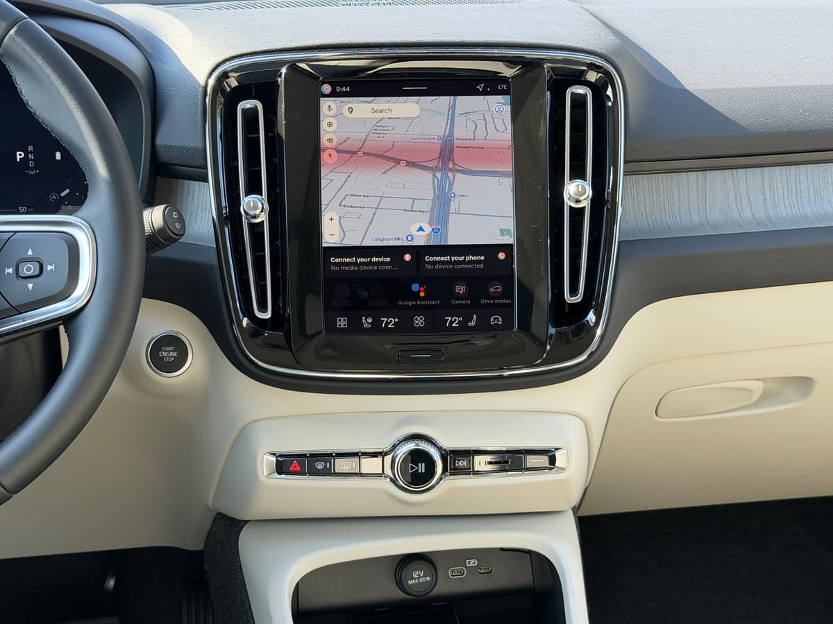 2026 Volvo XC40 - Image 12