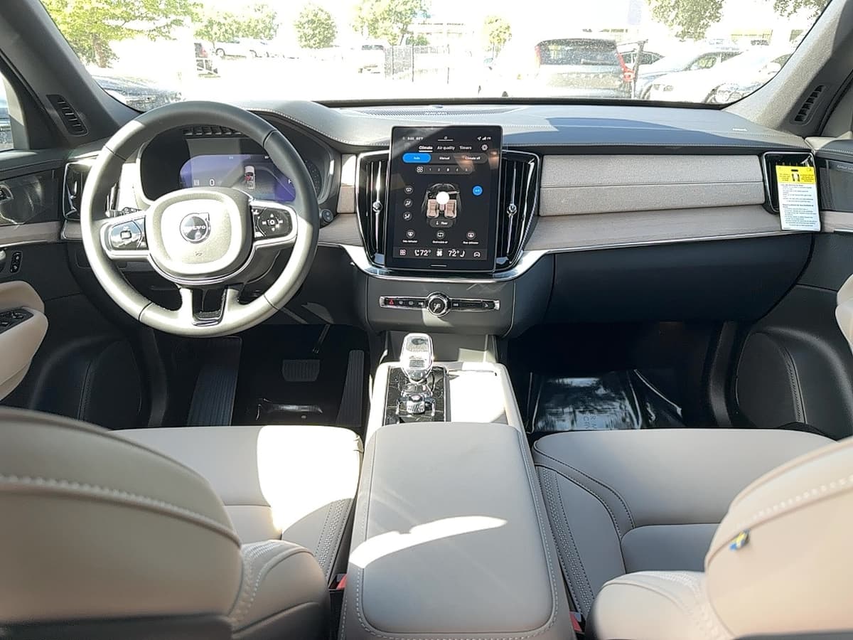 2026 Volvo XC90 - Image 17