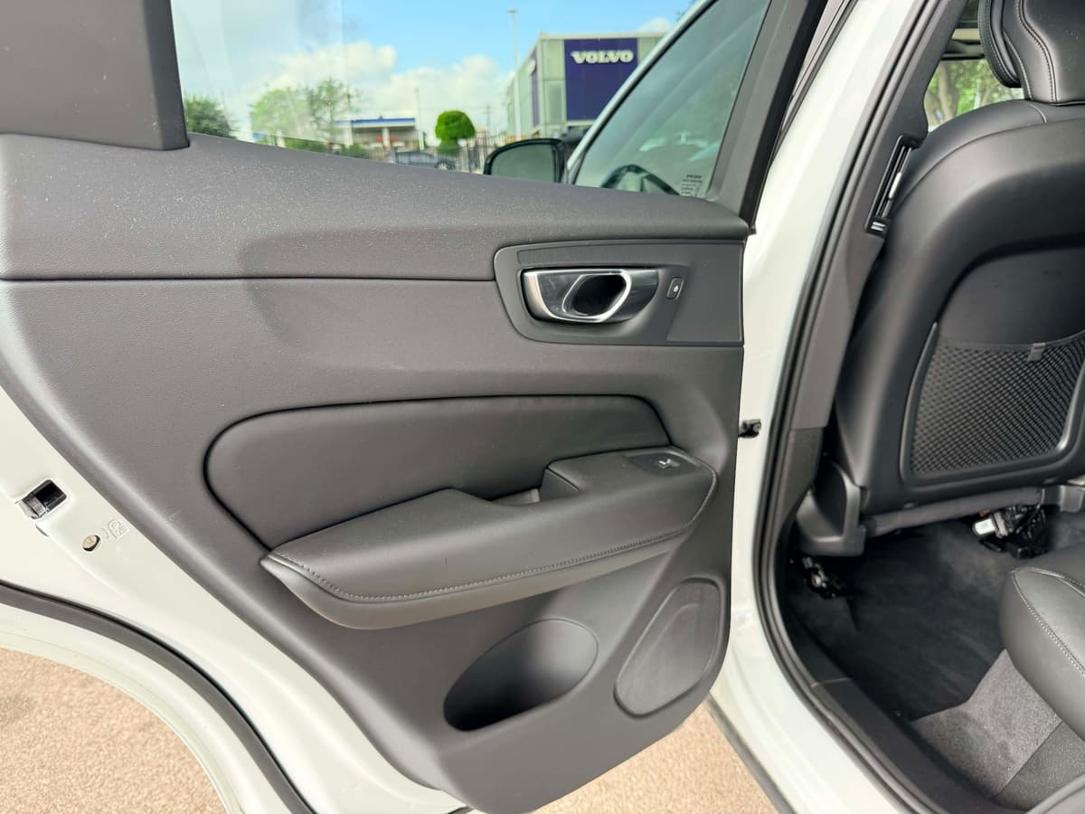 2025 Volvo XC60 - Image 14