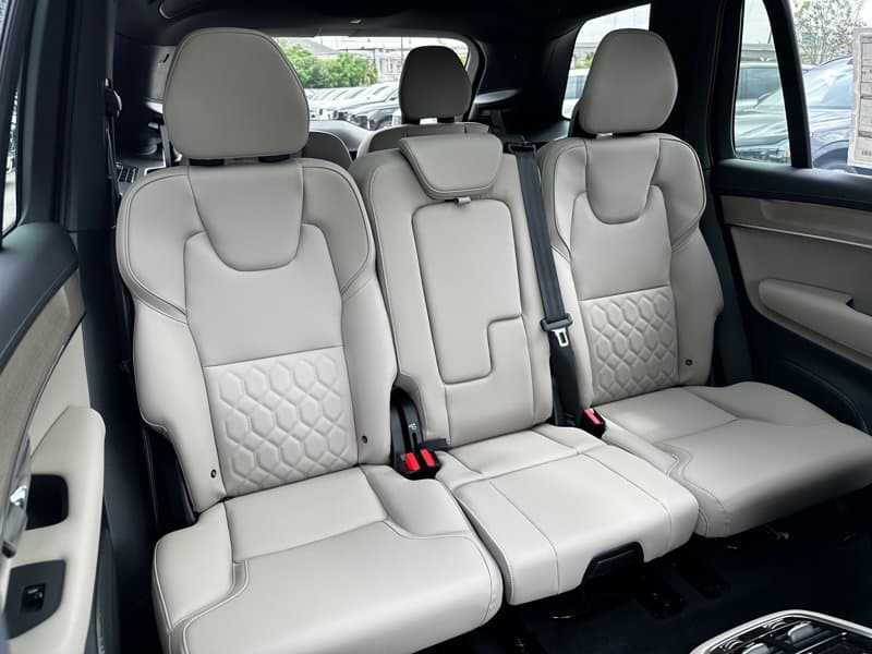 2025 Volvo XC90 plug-in hybrid - Image 10