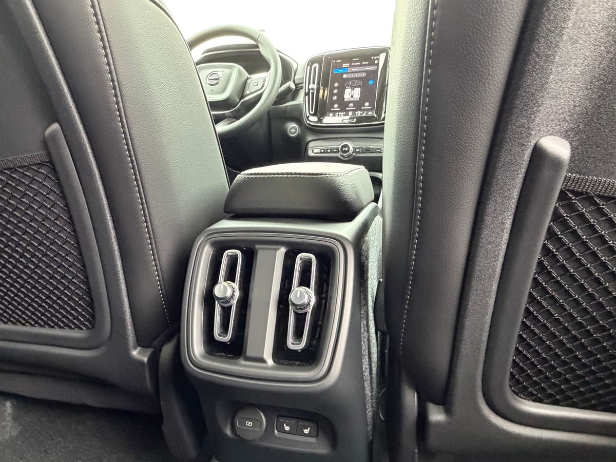 2026 Volvo XC40 - Image 10