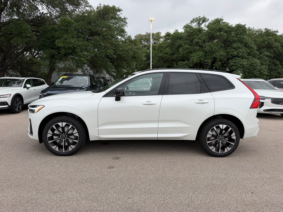 2026 Volvo XC60 - Image 3
