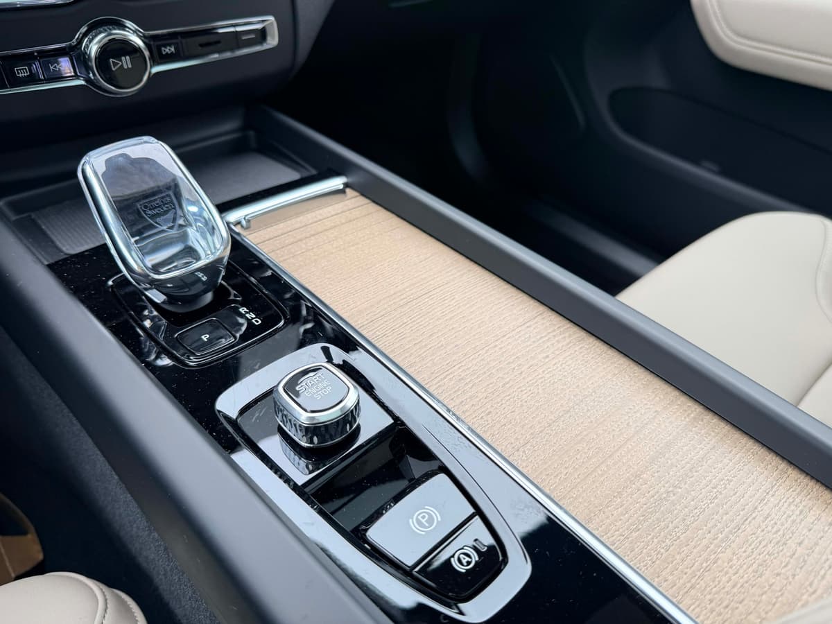 2026 Volvo XC60 - Image 23