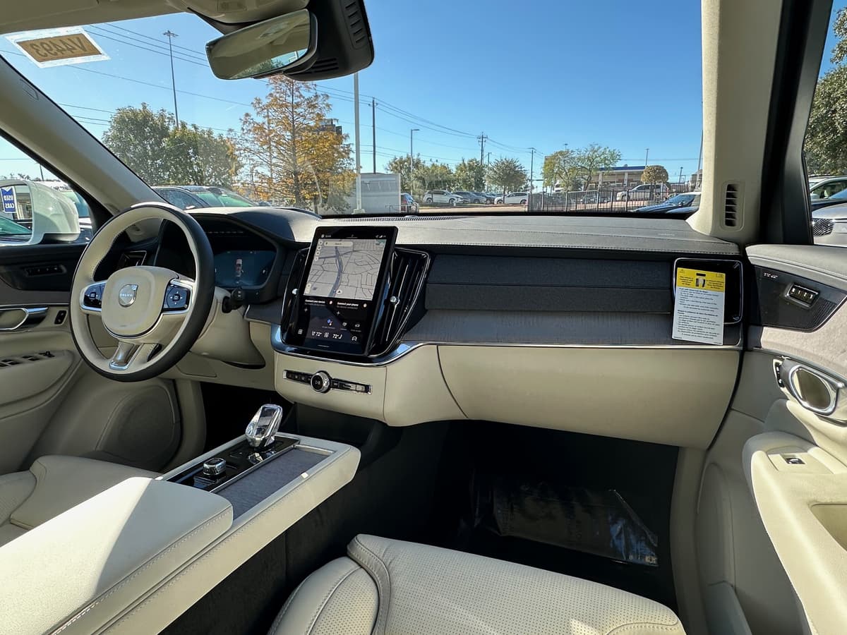 2026 Volvo XC90 - Image 11