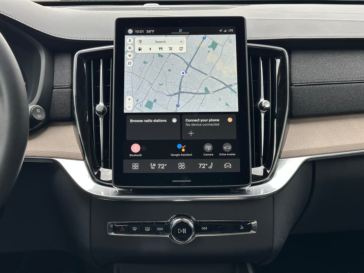 2025 Volvo XC90 plug-in hybrid - Image 12