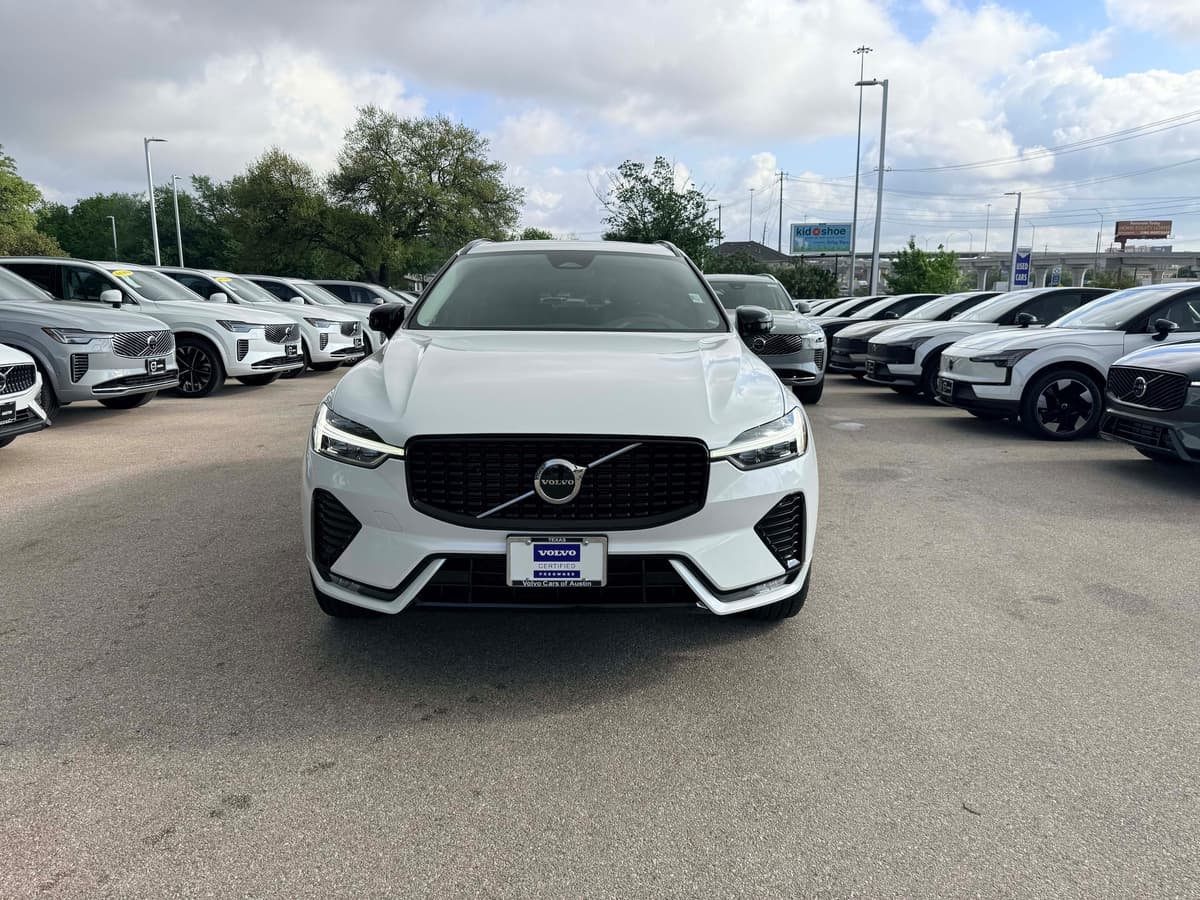 2025 Volvo XC60 - Image 8