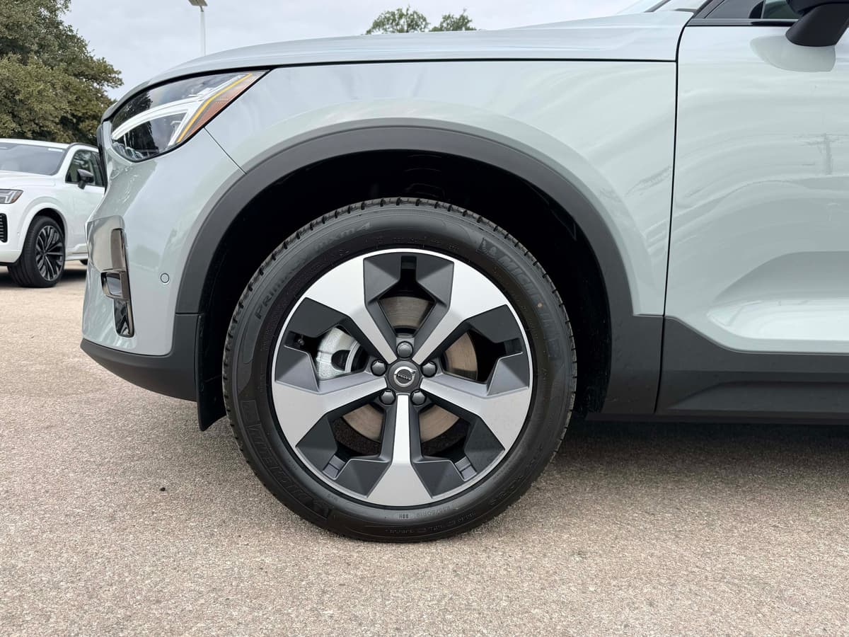 2026 Volvo XC40 - Image 9