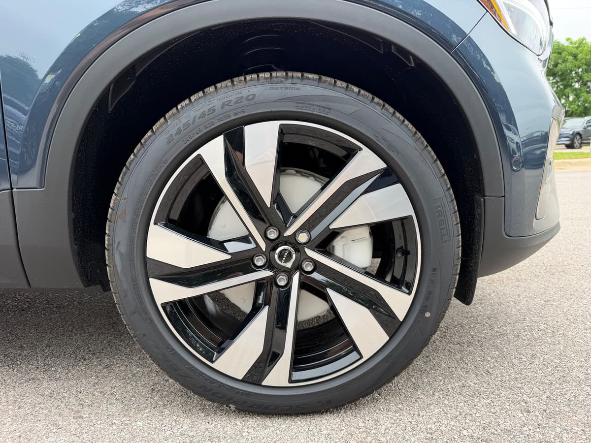 2026 Volvo XC40 - Image 6