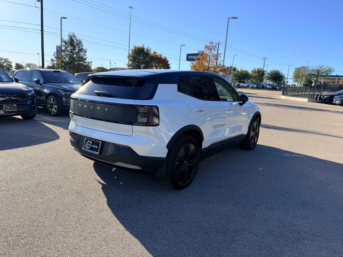 2026 Volvo EX30 Cross Country - Image 6