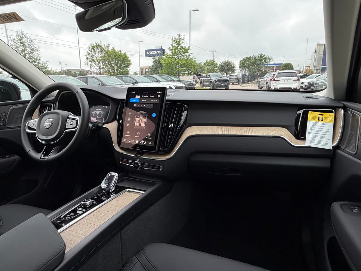 2026 Volvo XC60 - Image 10