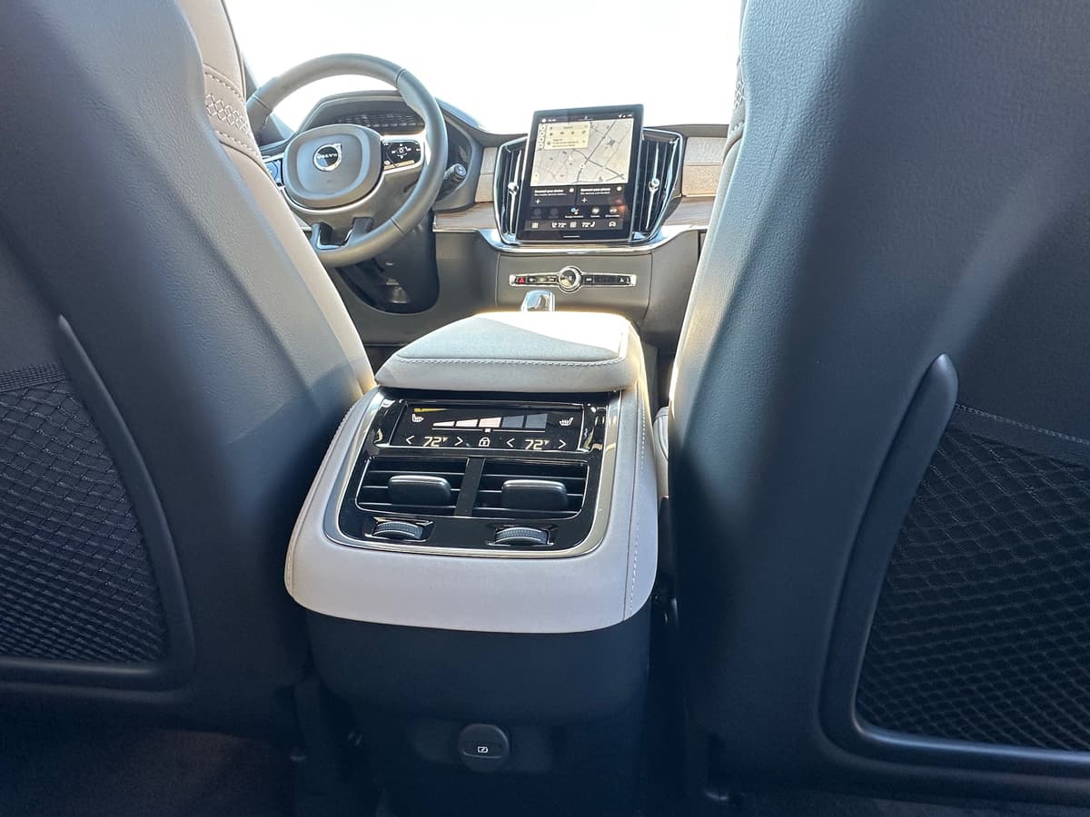 2026 Volvo XC90 - Image 13
