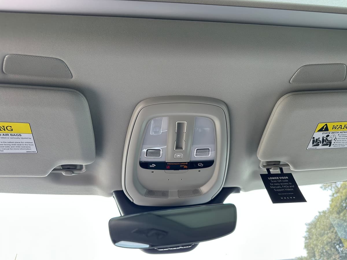 2025 Volvo XC90 plug-in hybrid - Image 16