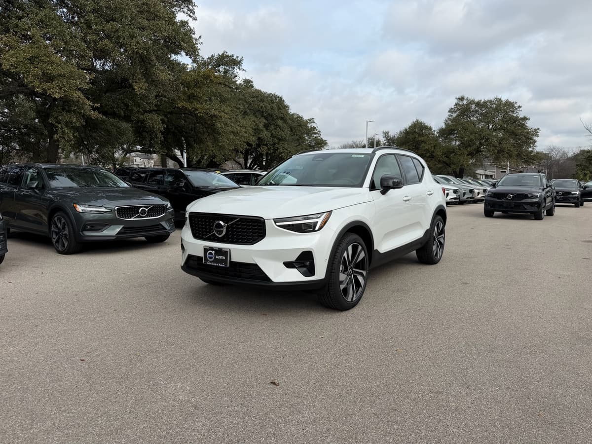 2026 Volvo XC40 - Image 2