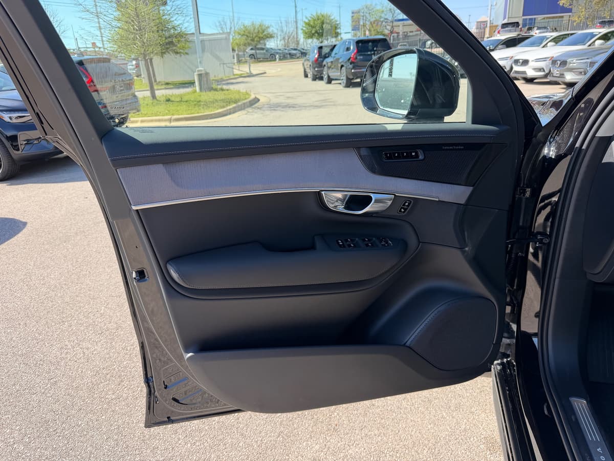 2026 Volvo XC90 plug-in hybrid - Image 18