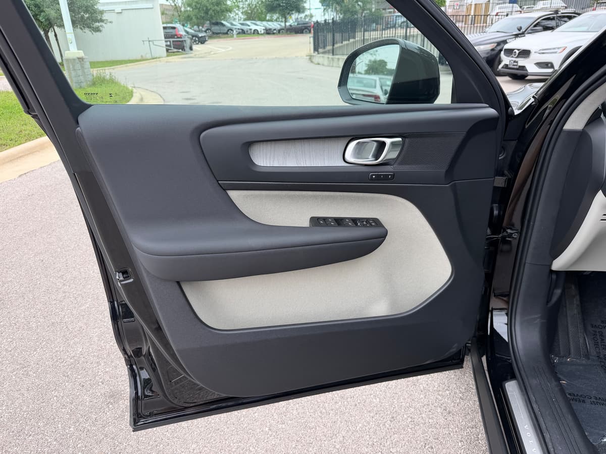 2026 Volvo XC40 - Image 16