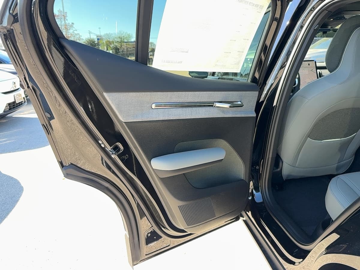 2026 Volvo EX30 - Image 15