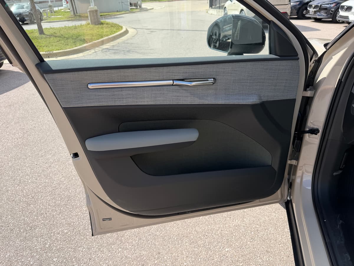 2026 Volvo EX30 Cross Country - Image 18