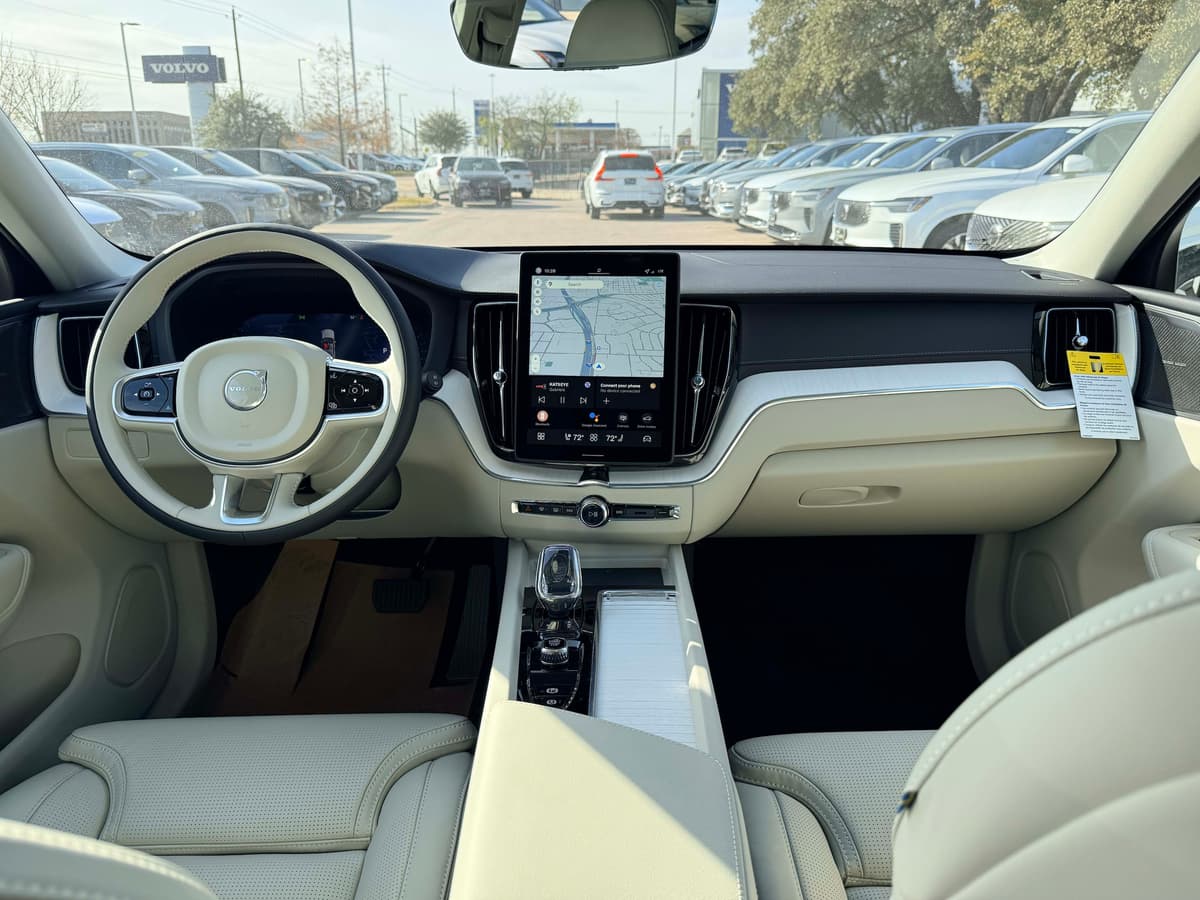 2026 Volvo XC60 - Image 17
