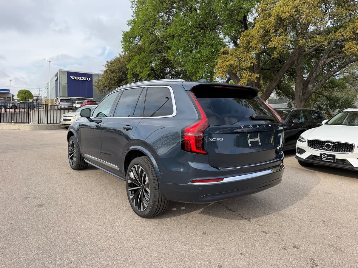 2026 Volvo XC90 plug-in hybrid - Image 4