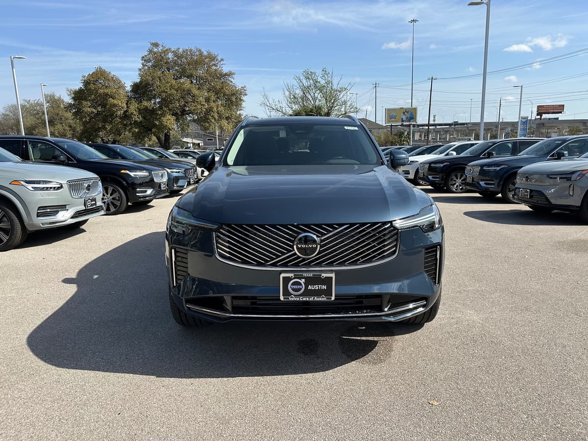 2025 Volvo XC90 plug-in hybrid - Image 6