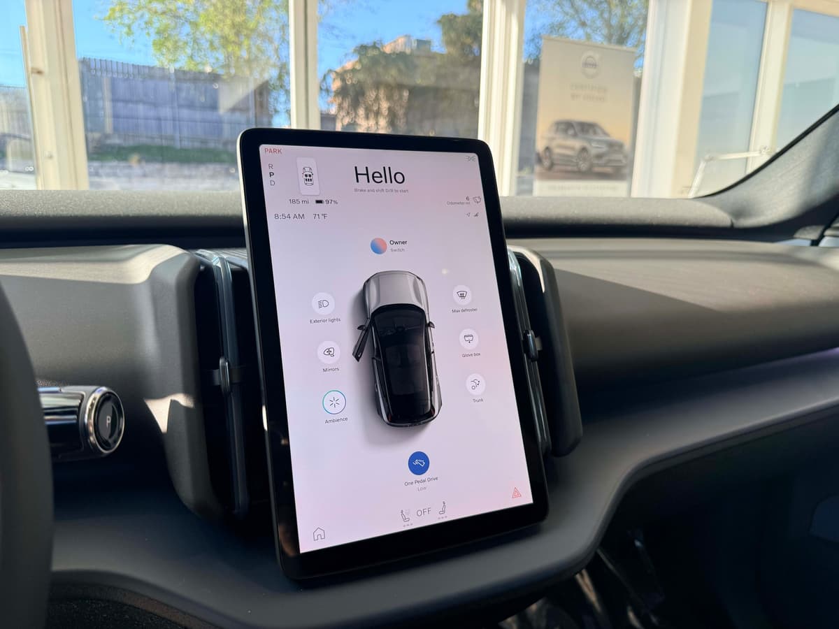 2026 Volvo EX30 - Image 13