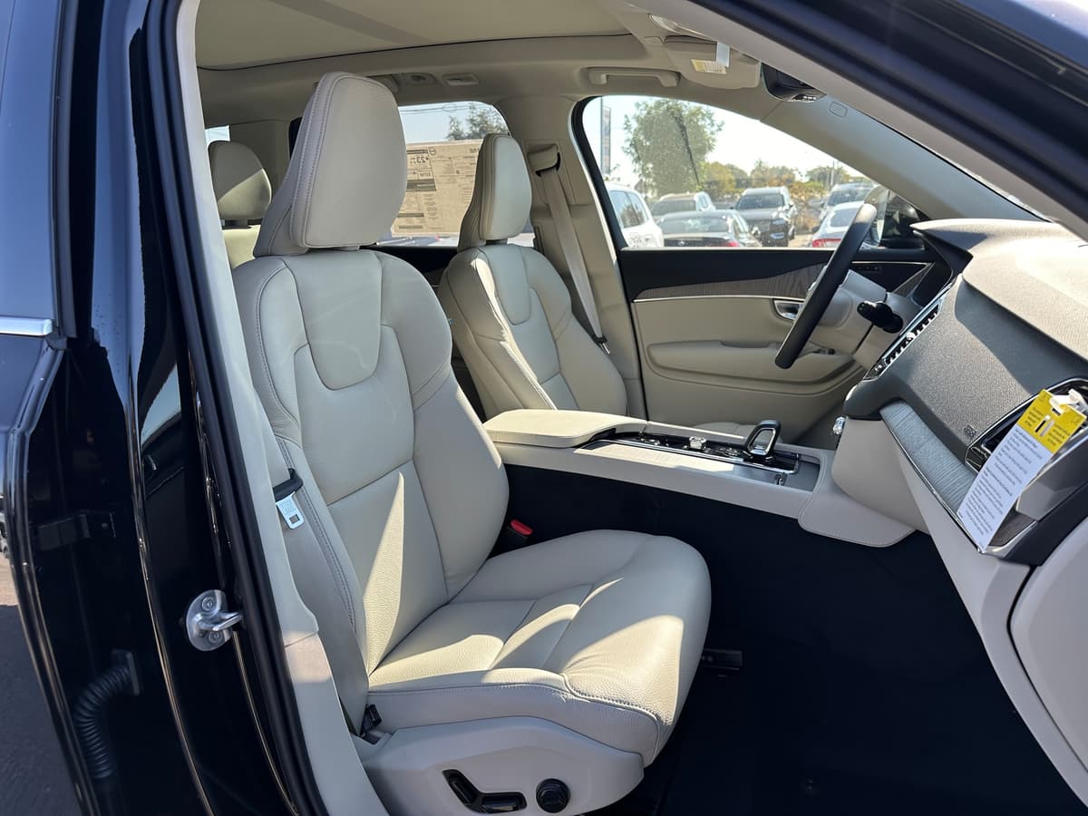2025 Volvo XC90 - Image 8