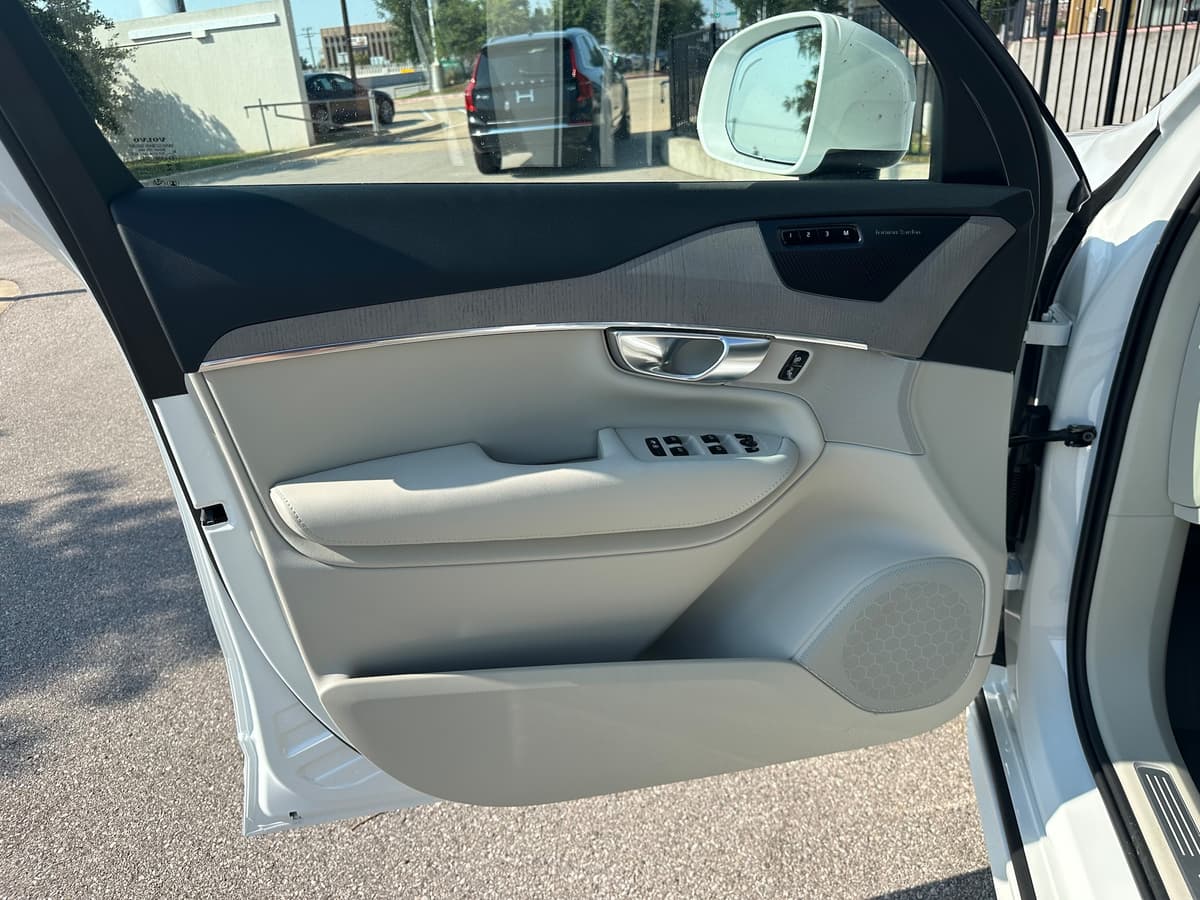 2025 Volvo XC90 - Image 15