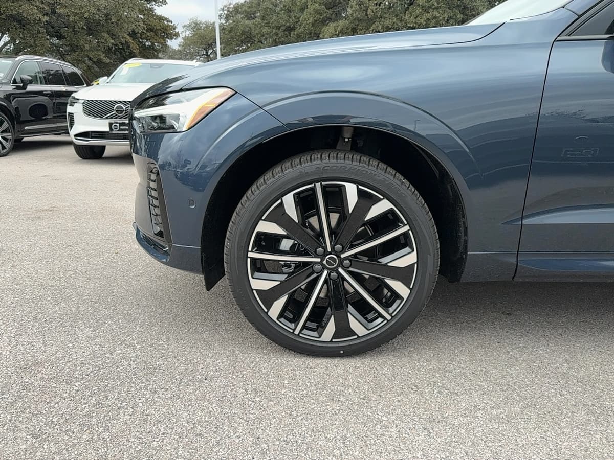 2026 Volvo XC60 - Image 10