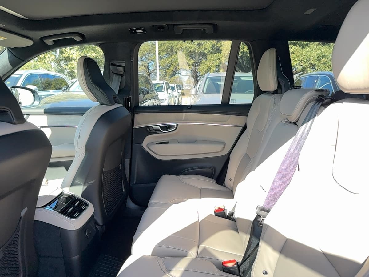 2026 Volvo XC90 plug-in hybrid - Image 15