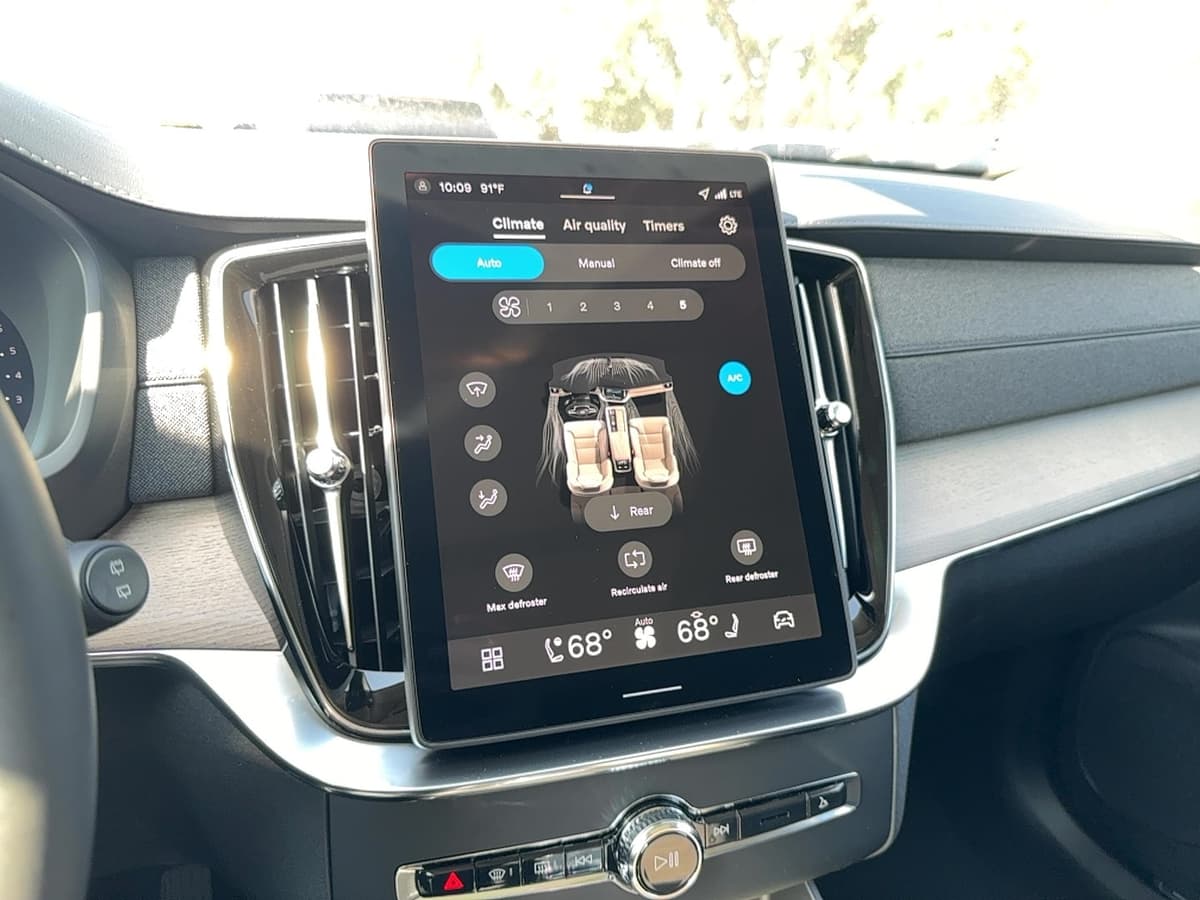 2026 Volvo XC90 - Image 23