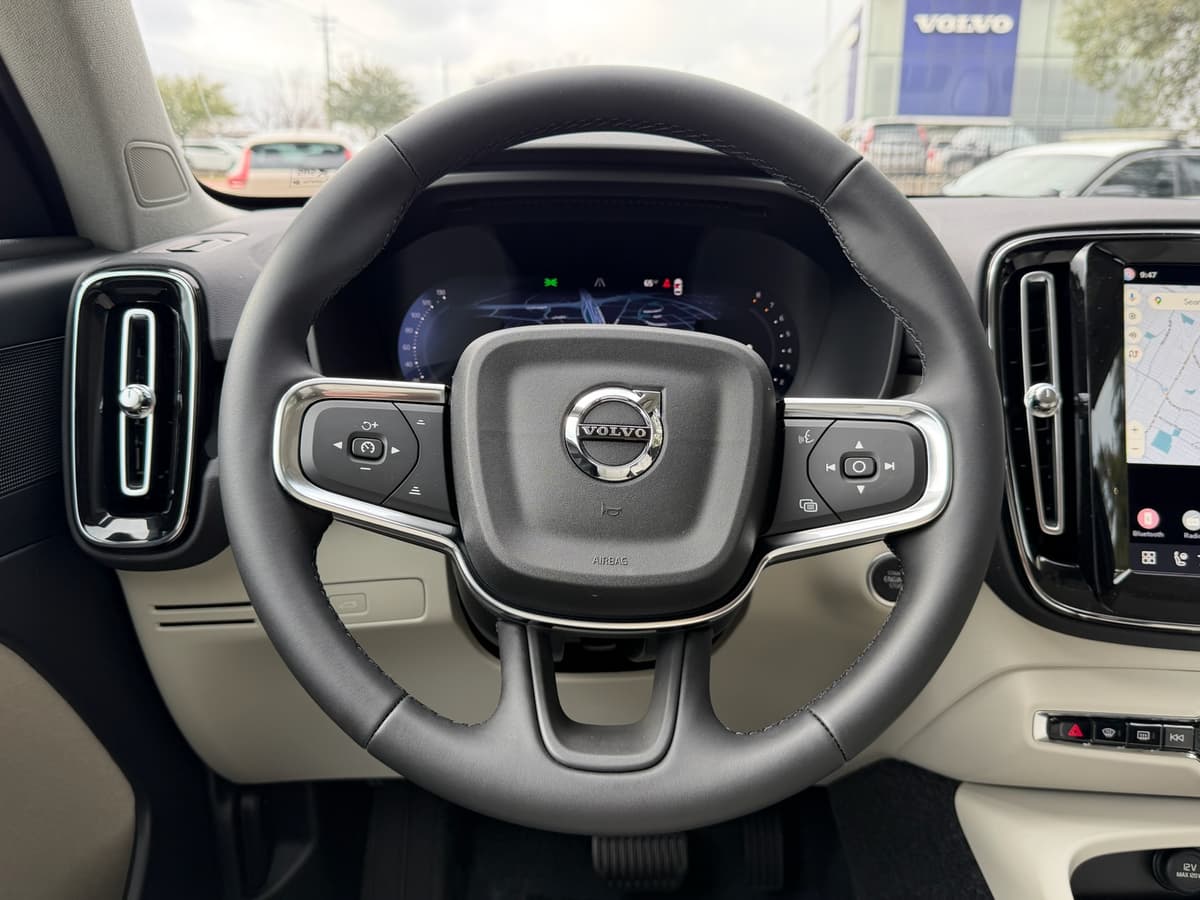 2026 Volvo XC40 - Image 14