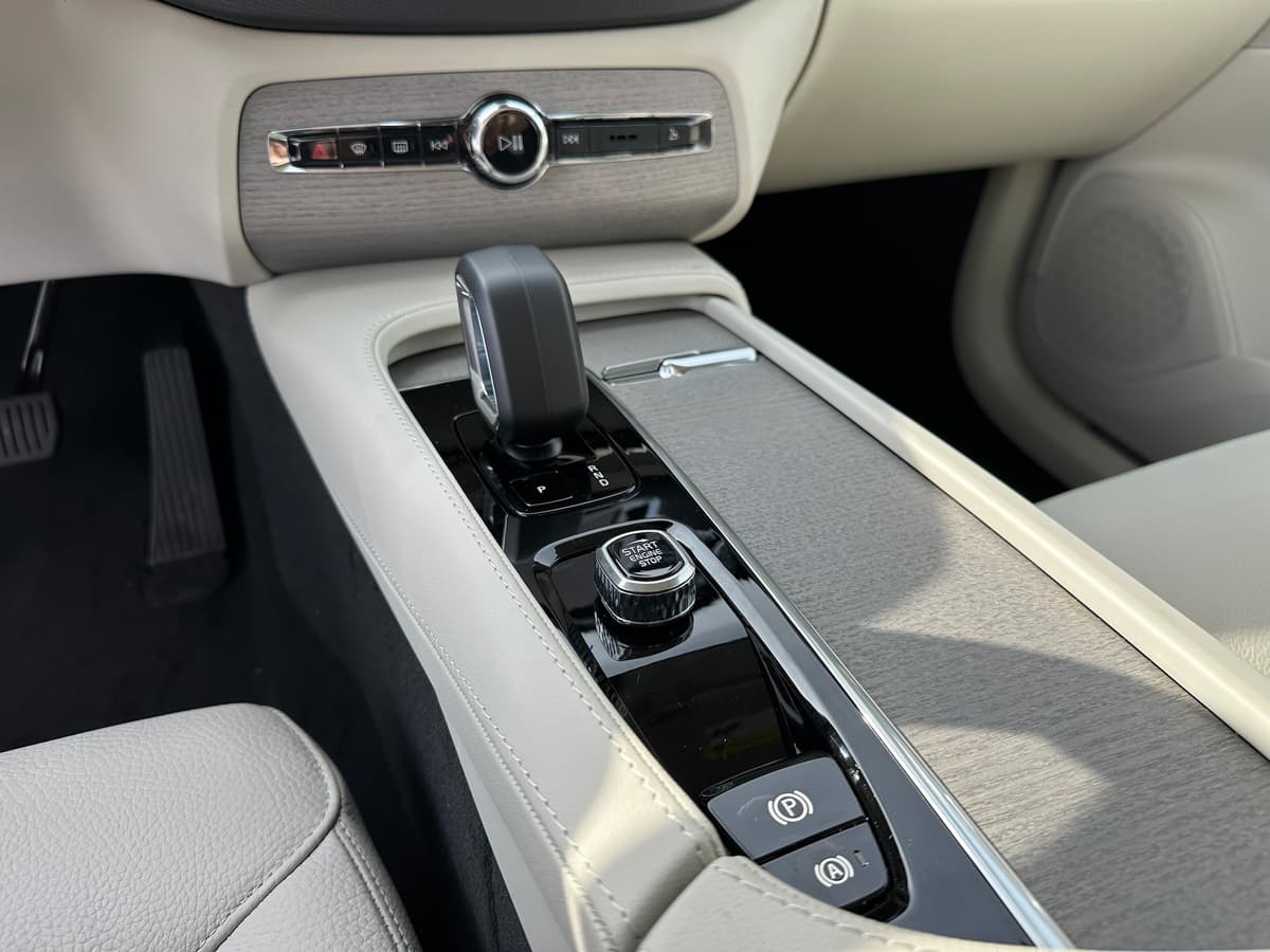 2025 Volvo XC90 - Image 12