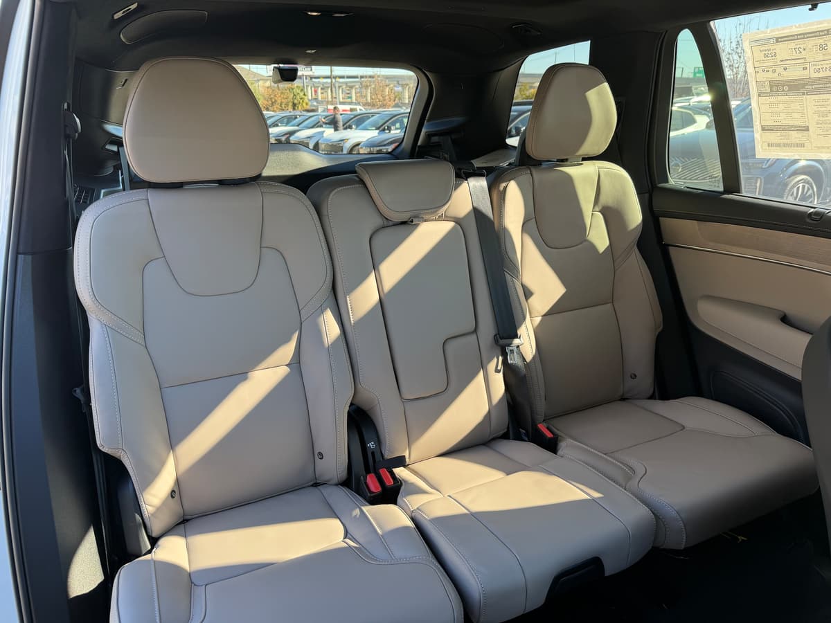 2026 Volvo XC90 plug-in hybrid - Image 10