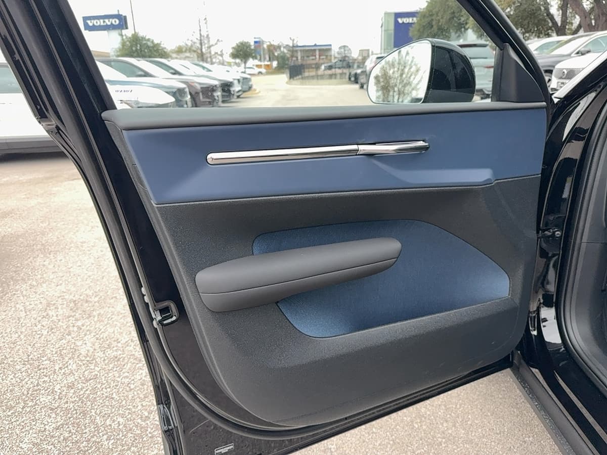 2026 Volvo EX30 Cross Country - Image 11