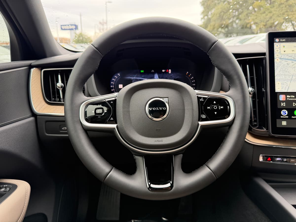 2026 Volvo XC60 - Image 14