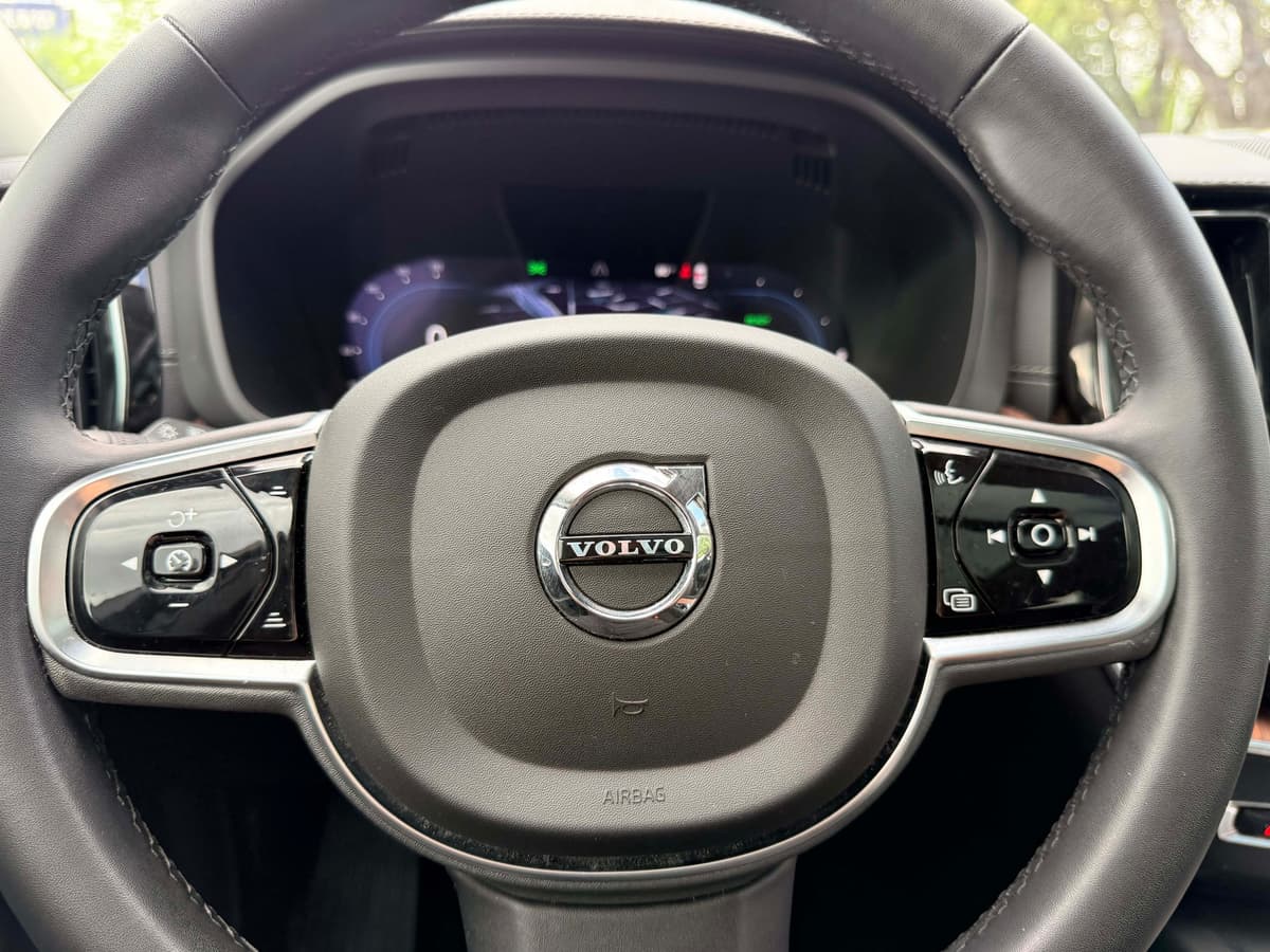 2024 Volvo XC60 plug-in hybrid - Image 17