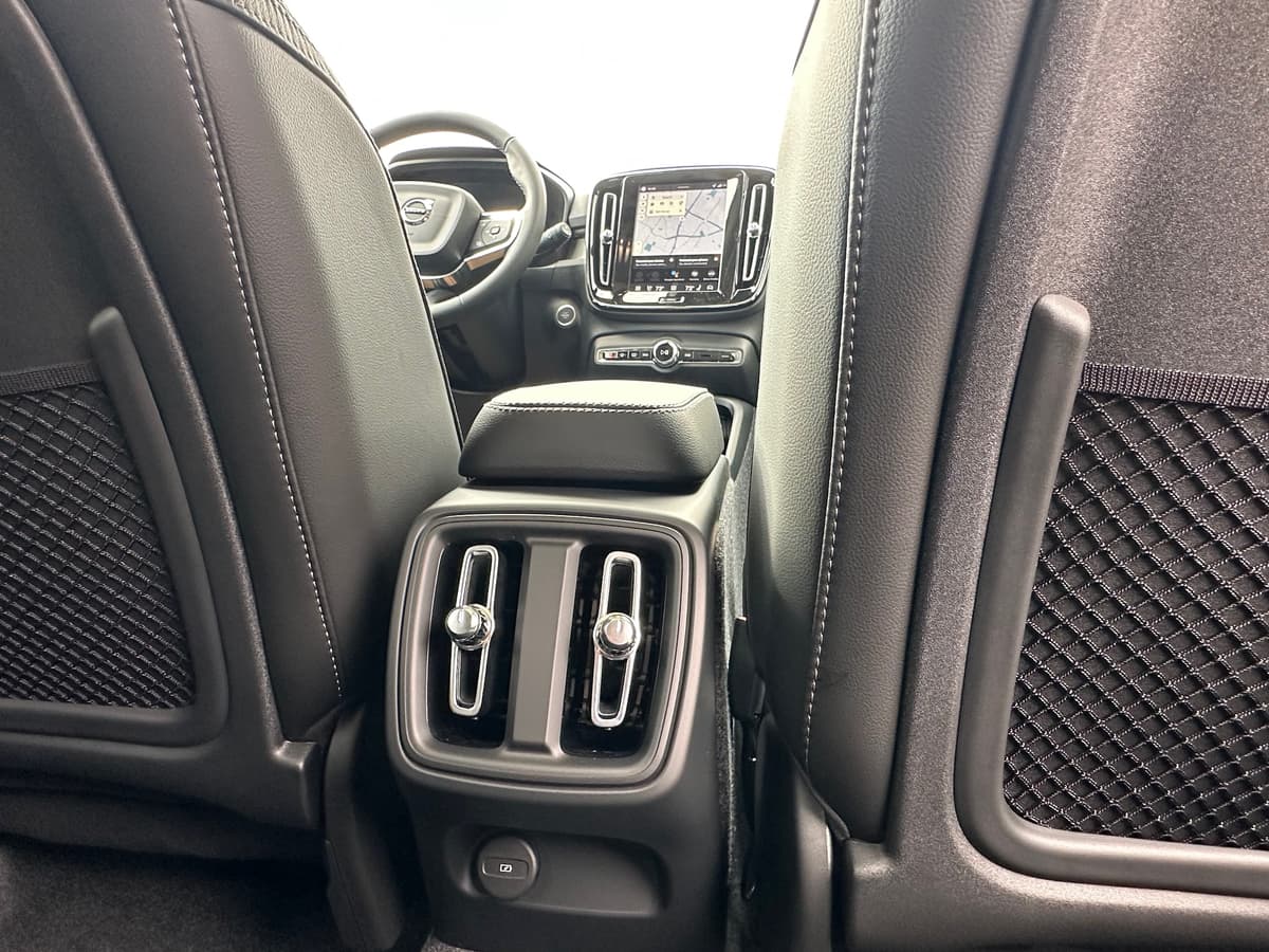 2026 Volvo XC40 - Image 11